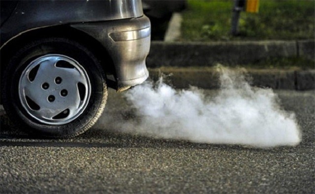 khói thải của xe ô tô