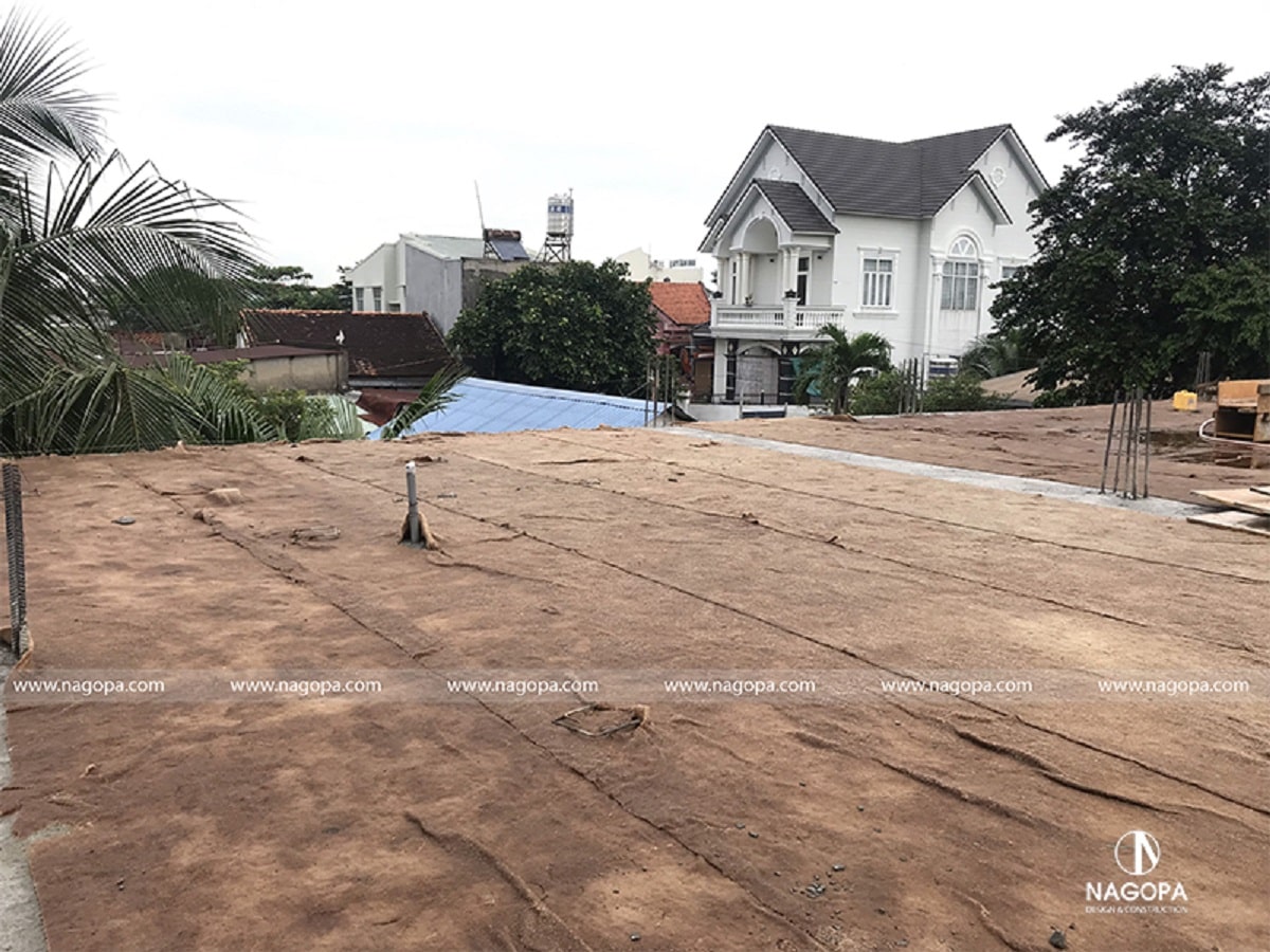 bão dưỡng bê tông sàn lầu 1 biệt thự tân phước khánh 3