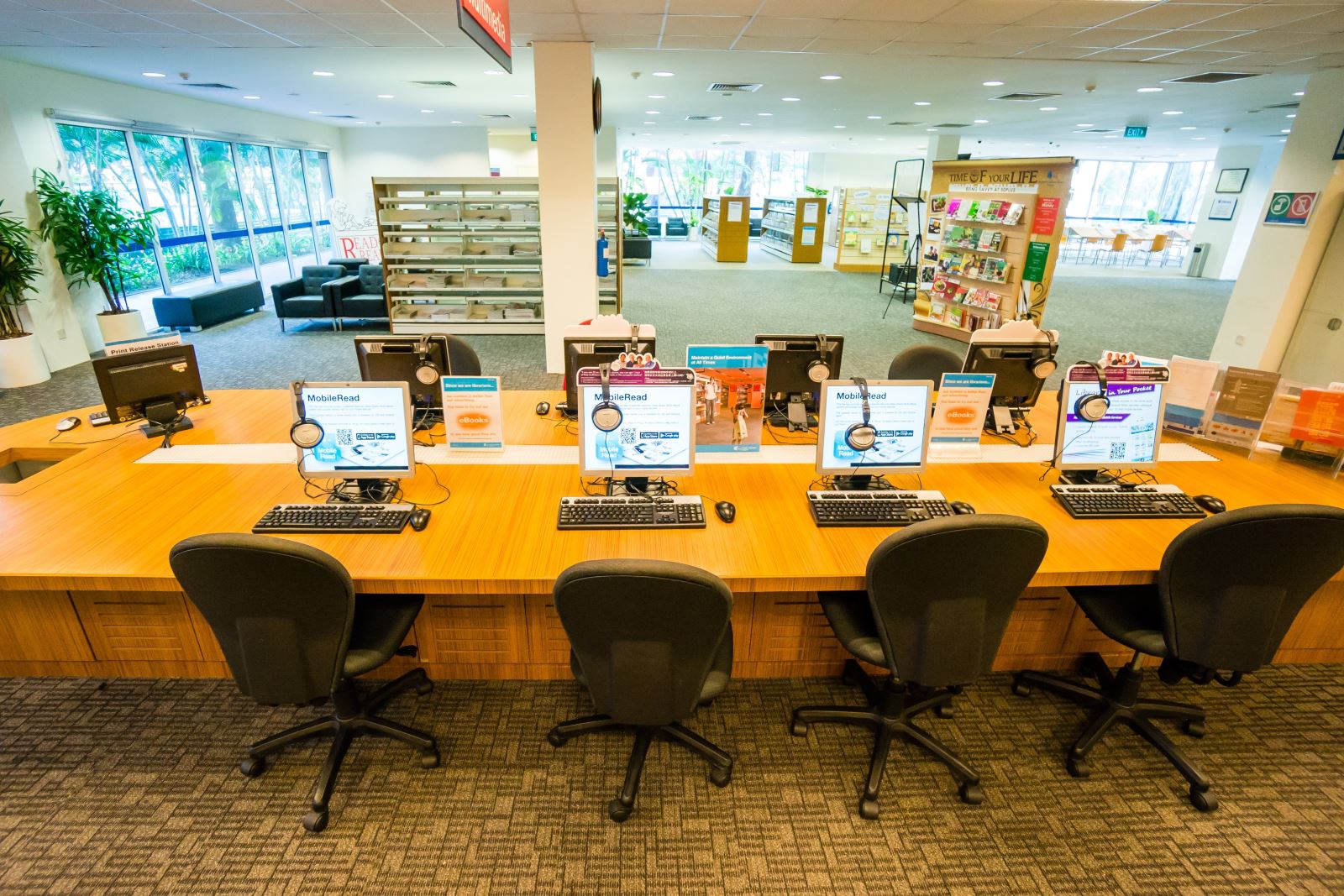 bên trong thư viện quốc gia singapore