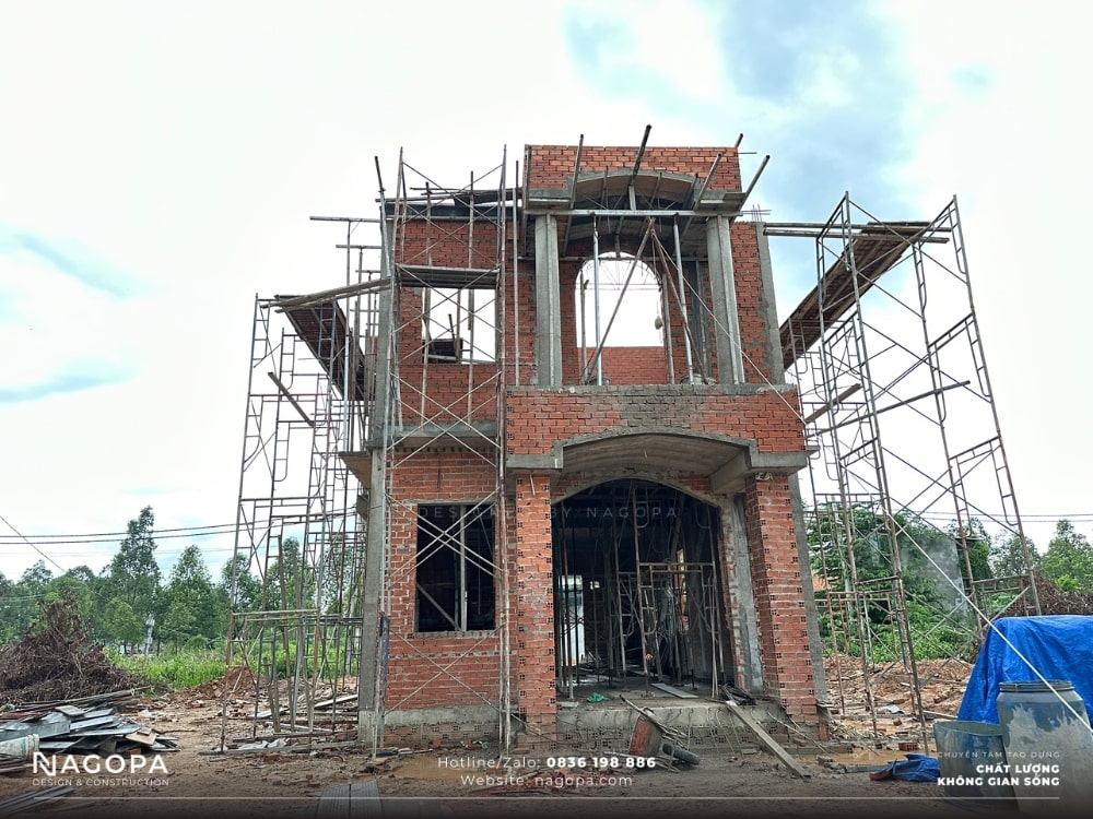 thi công xây tường biệt thự anh quang bến cát 2