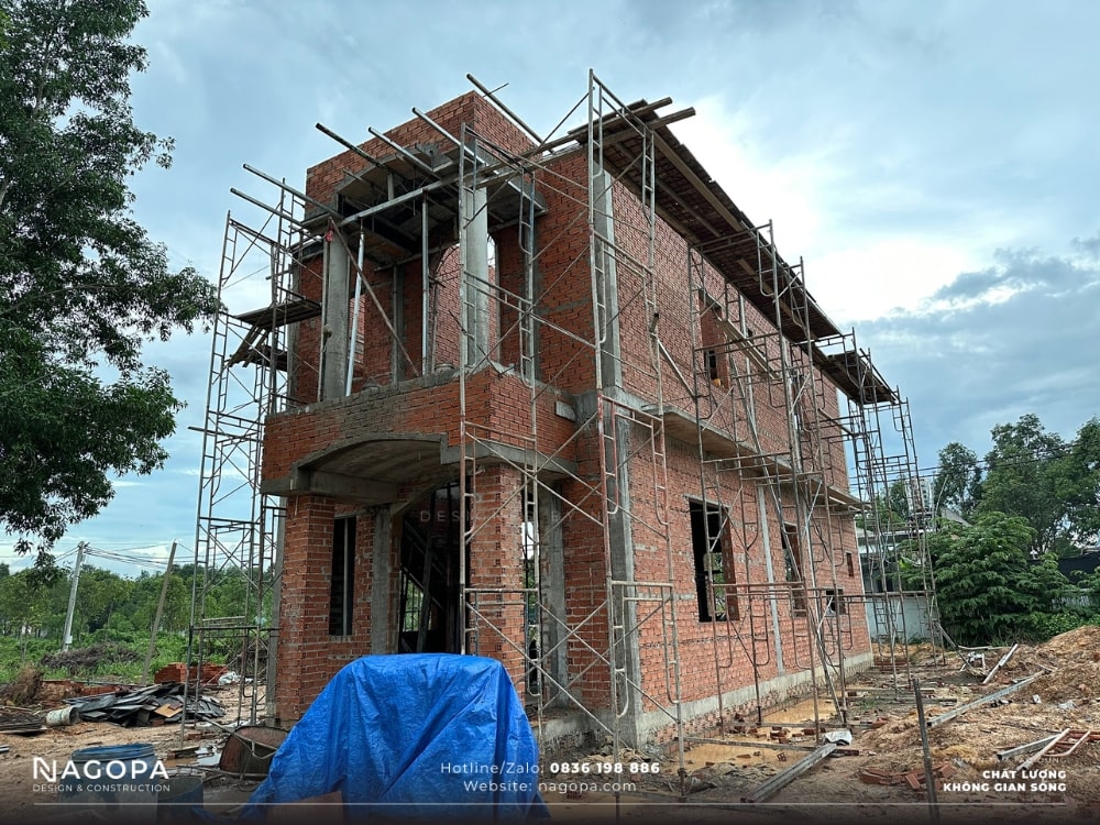 thi công xây tường biệt thự anh quang bến cát