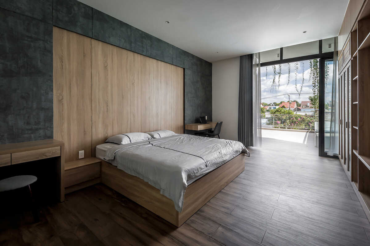 Mẫu nhà ống 3 tầng: Ấn tượng với cây cầu xanh nối liền hai khối nhà 12