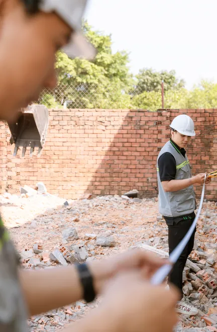 Hoạt động thi công