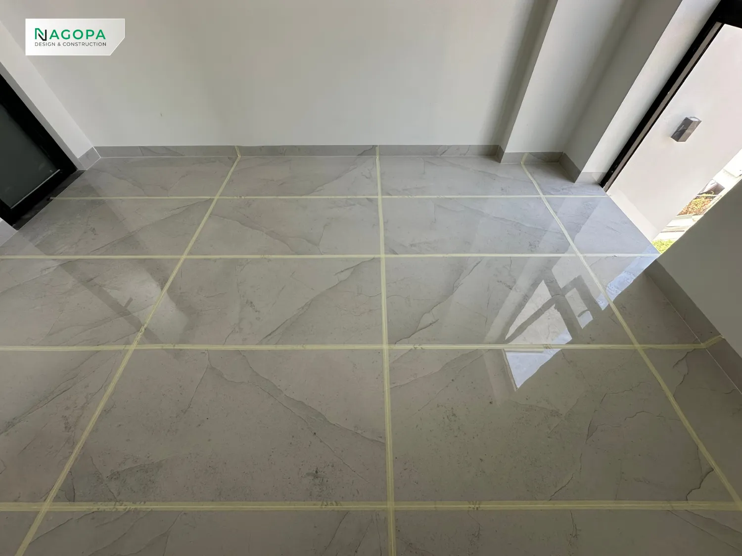 công tác ốp lát gạch nền hoàn thiện phucs house tân uyên 1