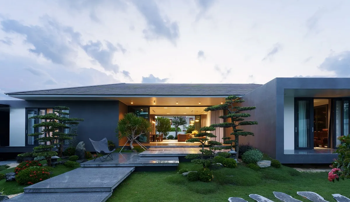 bậc tam cấp trong biệt thự nhà vườn