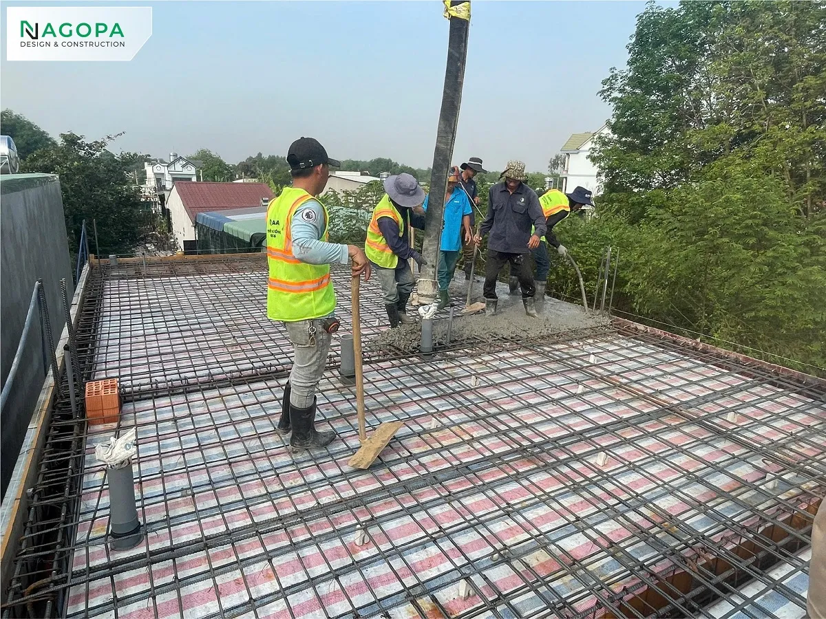 đổ bê tông dầm sàn lầu 1 nhà phố hs house tại tân uyên 5