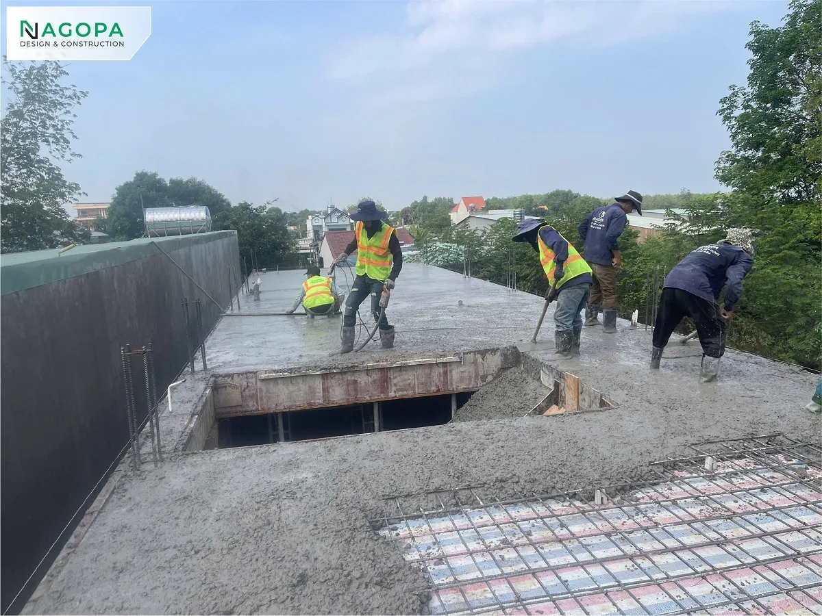 đổ bê tông dầm sàn lầu 1 nhà phố hs house tại tân uyên