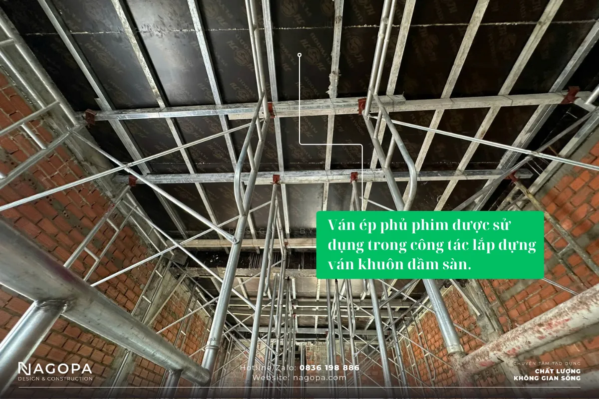 sử dụng ván ép phủ phim lắp dựng ván khuôn dầm sàn