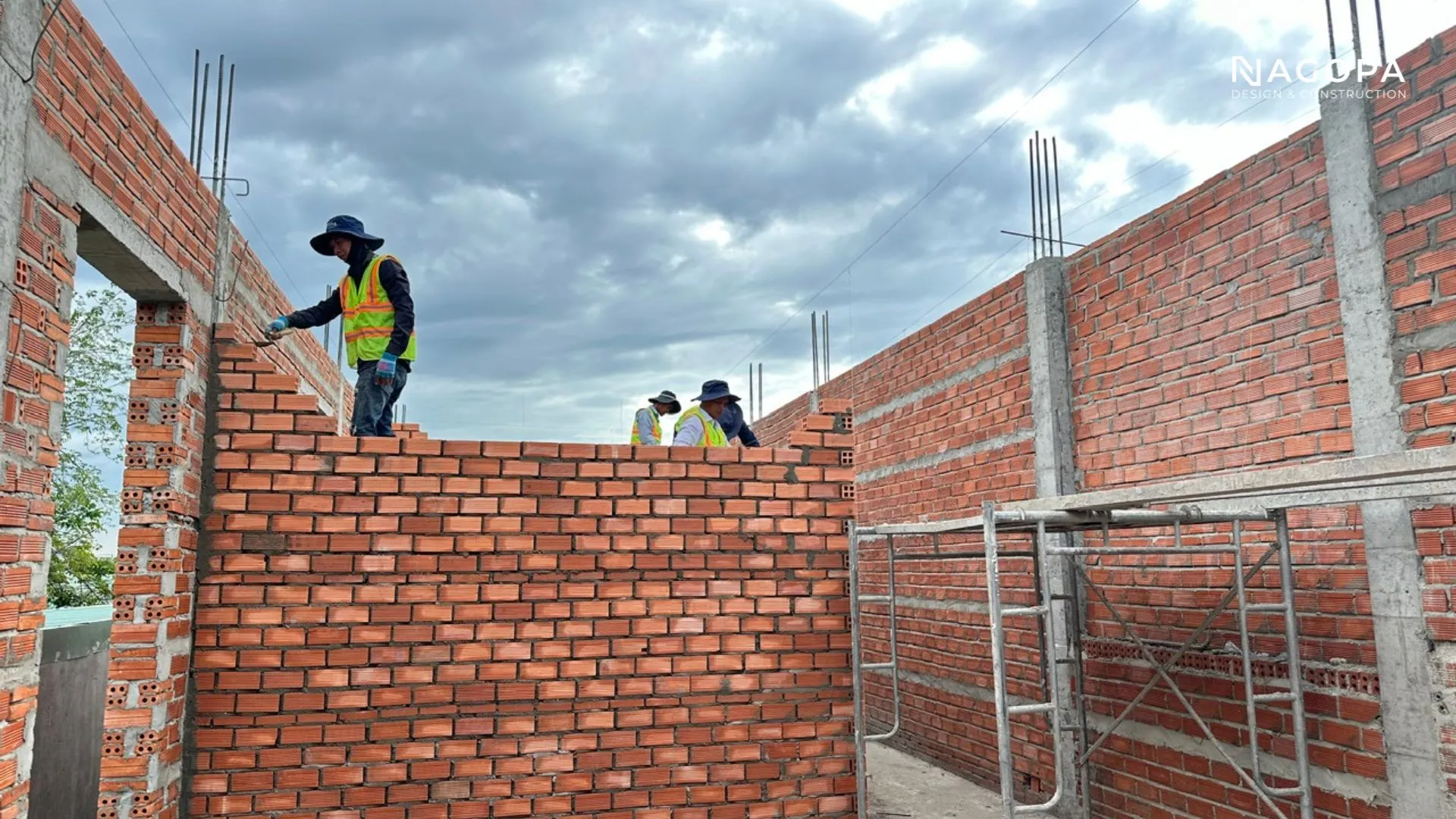 nên xây tường 10 hay tường 20