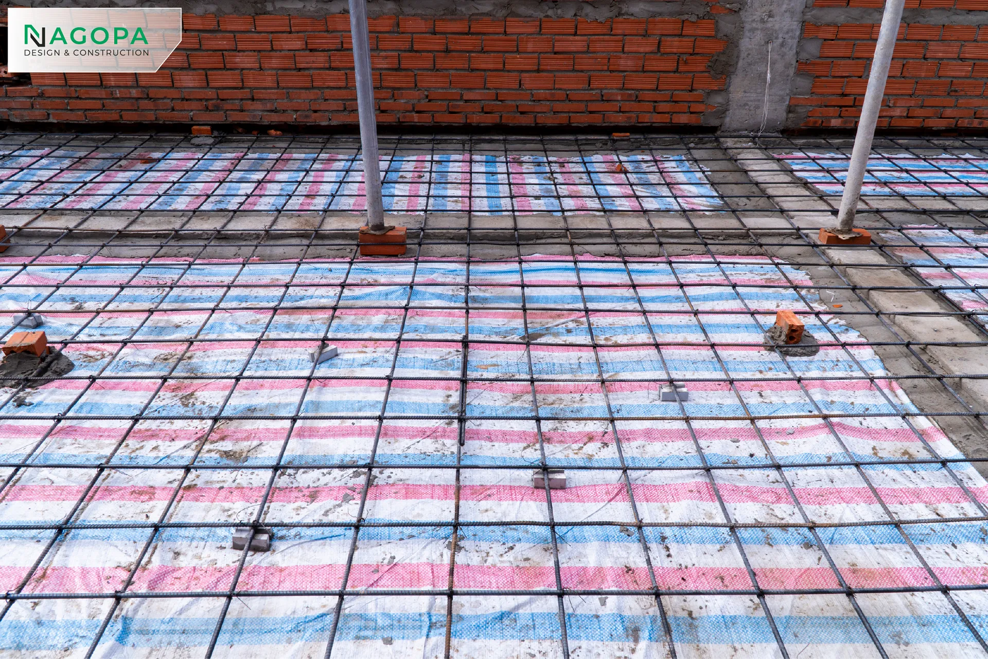 bố trí thép đổ bê tông nền trệt HNs House nhà 4 tầng phú lợi