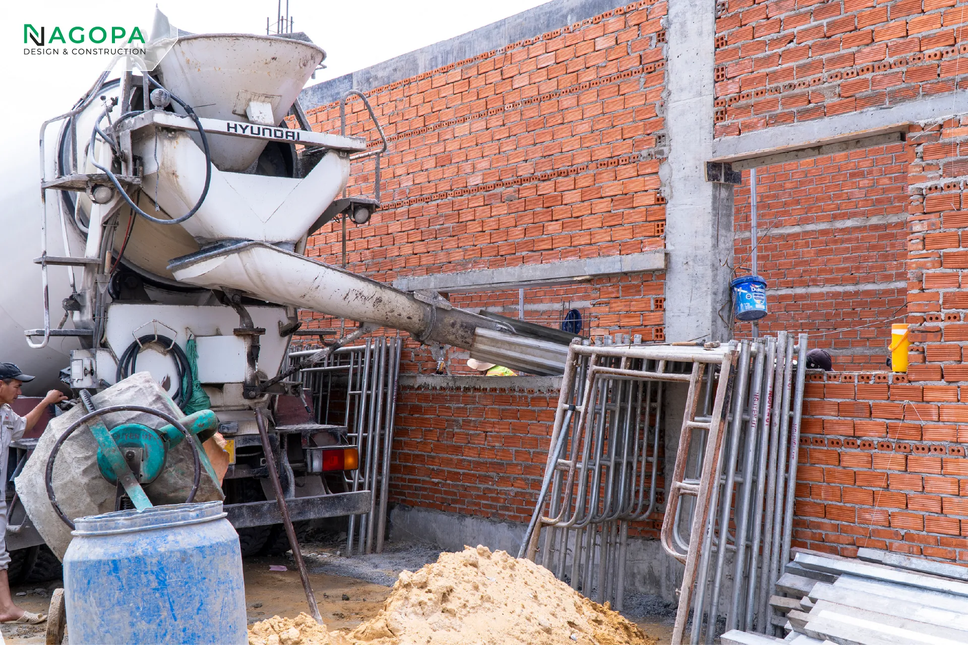 đổ bê tông cốt thép nền trệt bằng bê tông thương phẩm