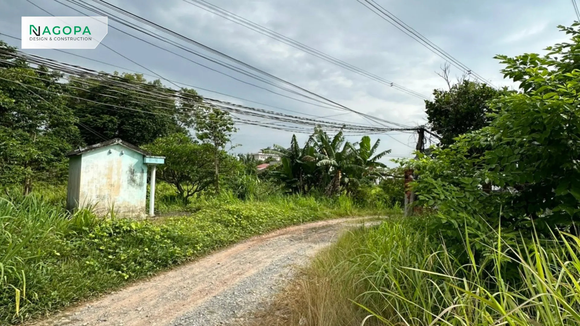 Hẻm nhỏ điển hình tại Bình Dương: khó khăn trong xây dựng và vận chuyển vật tư