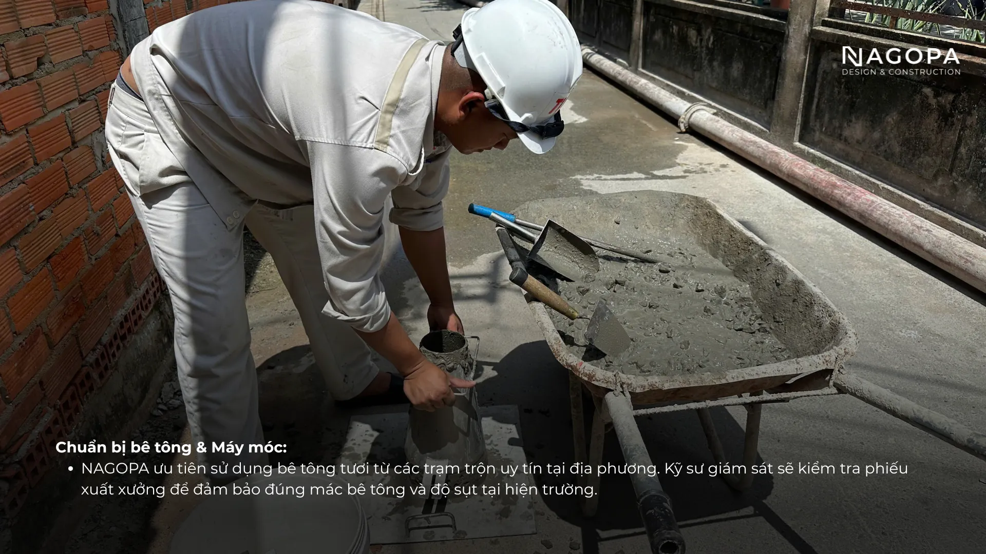 kiểm tra độ sụt chất lượng bê tông trước khi đổ