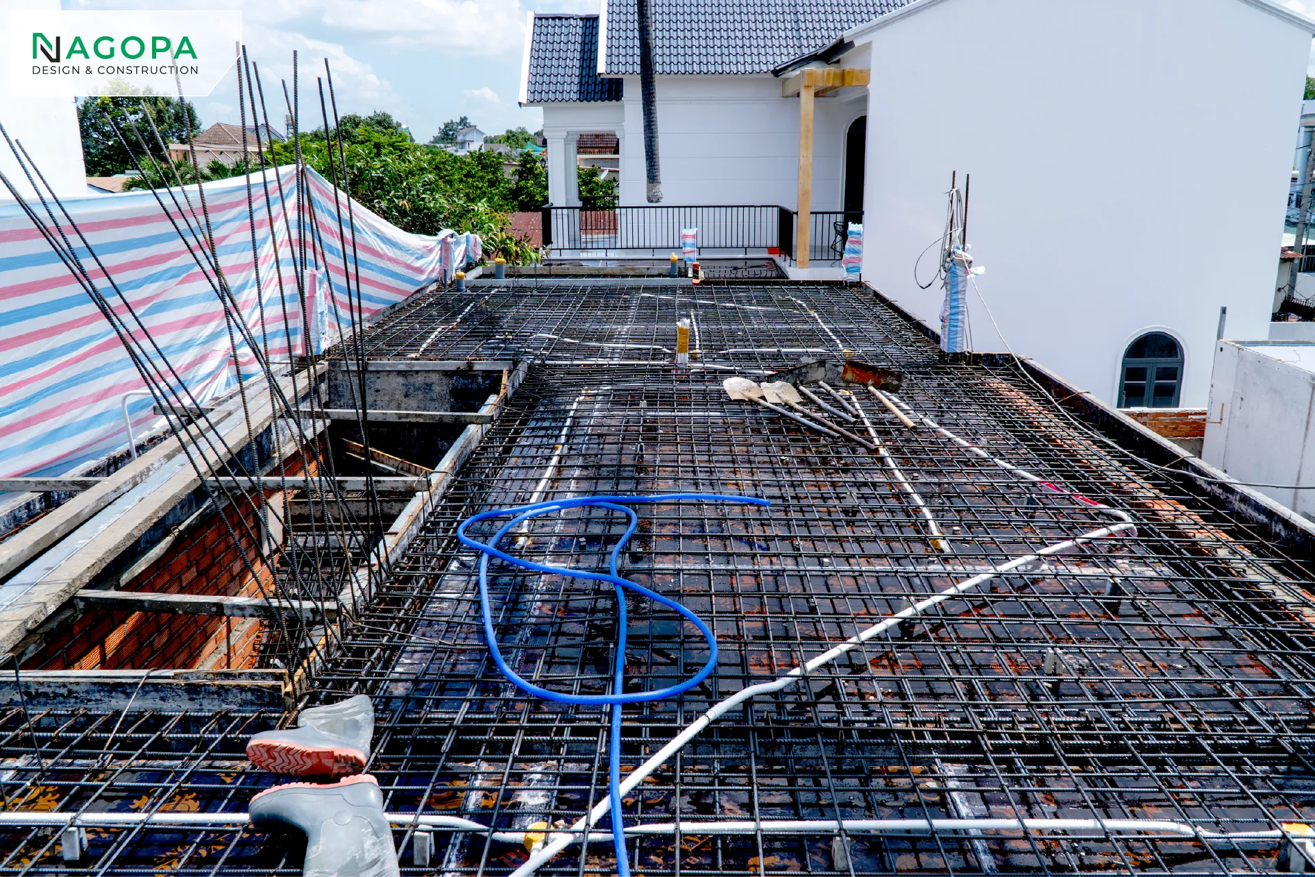 tổng quan bề mặt sàn trước khi đổ bê tông