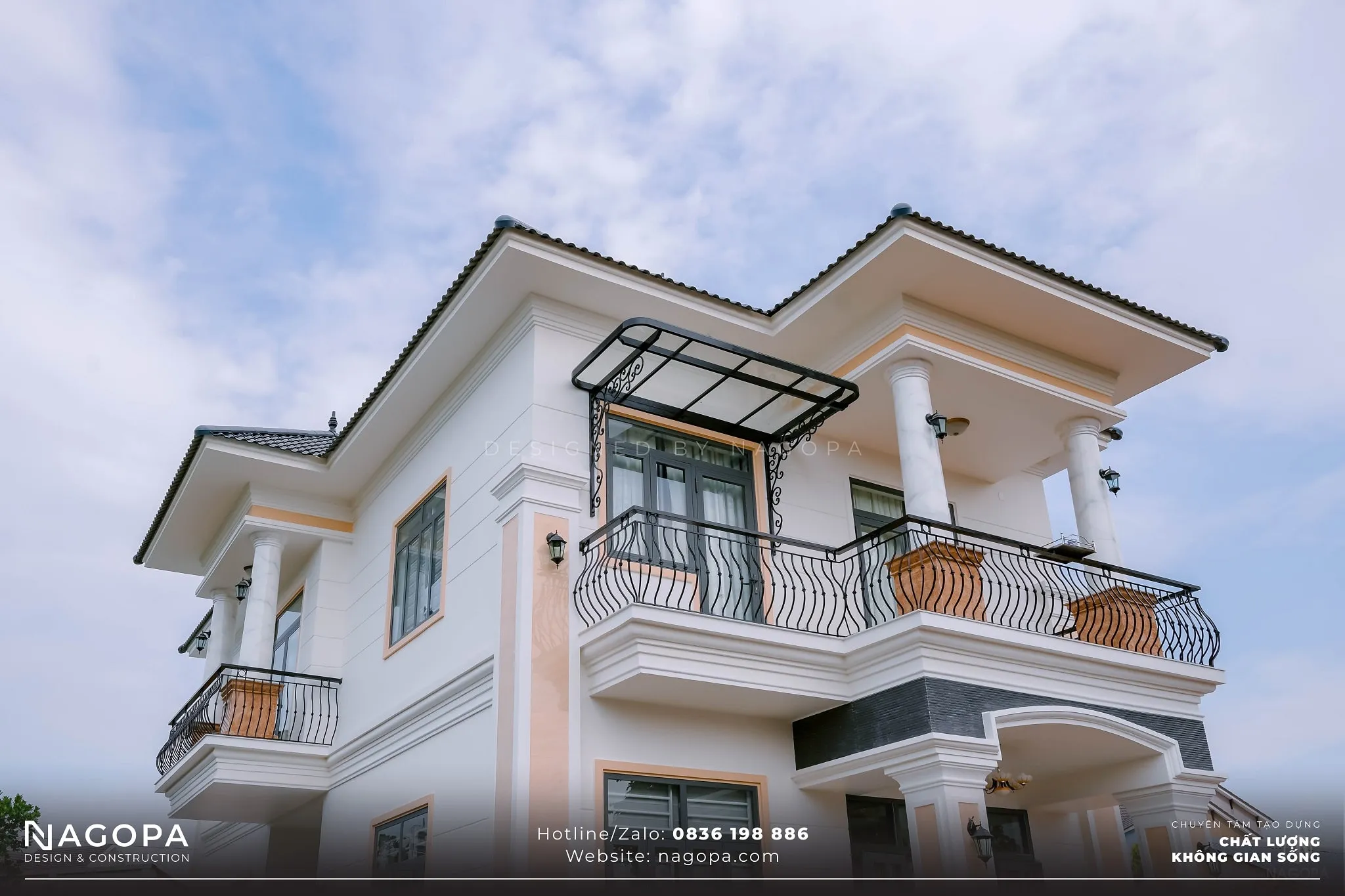 biệt thự được nagopa ứng dụng lan can sắt mỹ thuật