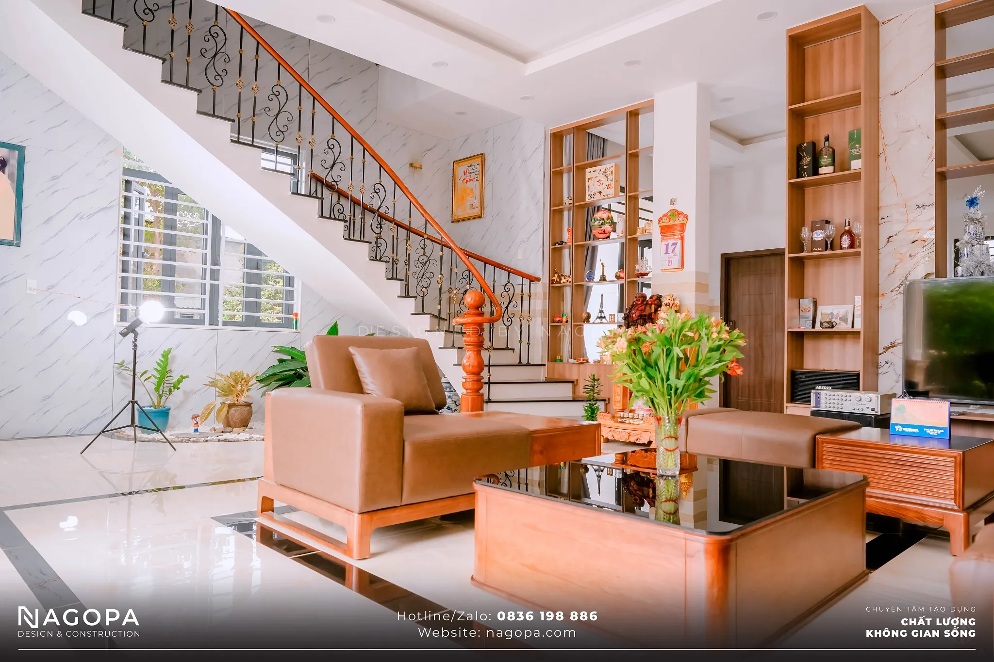 mẫu cầu thang lan can sắt mỹ thuật tay vịn gỗ