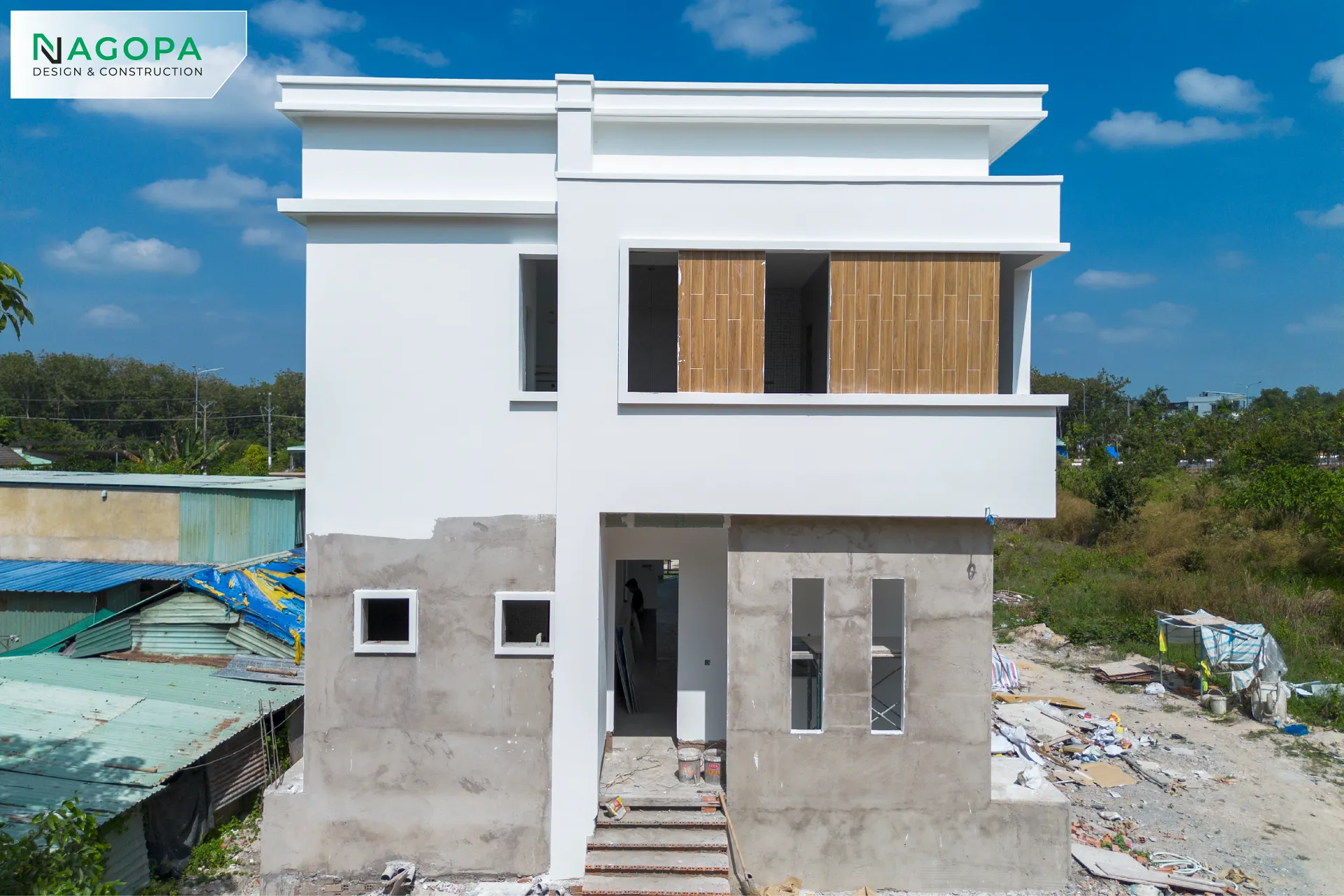 Công tác sơn nước và ốp gạch trang trí tầng 2 biệt thự NT's House Bắc Tân Uyên