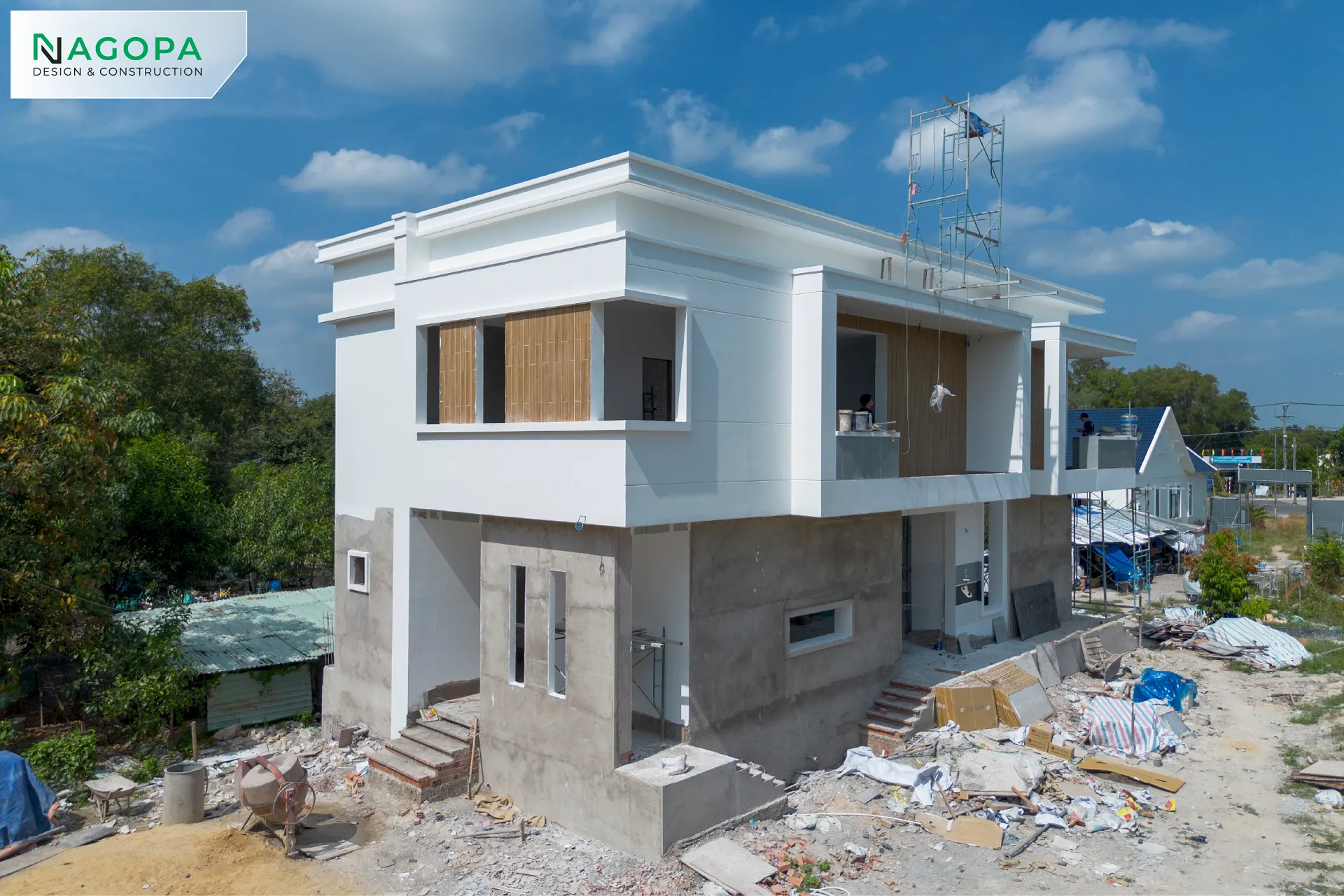 Công tác sơn nước và ốp gạch trang trí tầng 2 biệt thự NT's House Bắc Tân Uyên