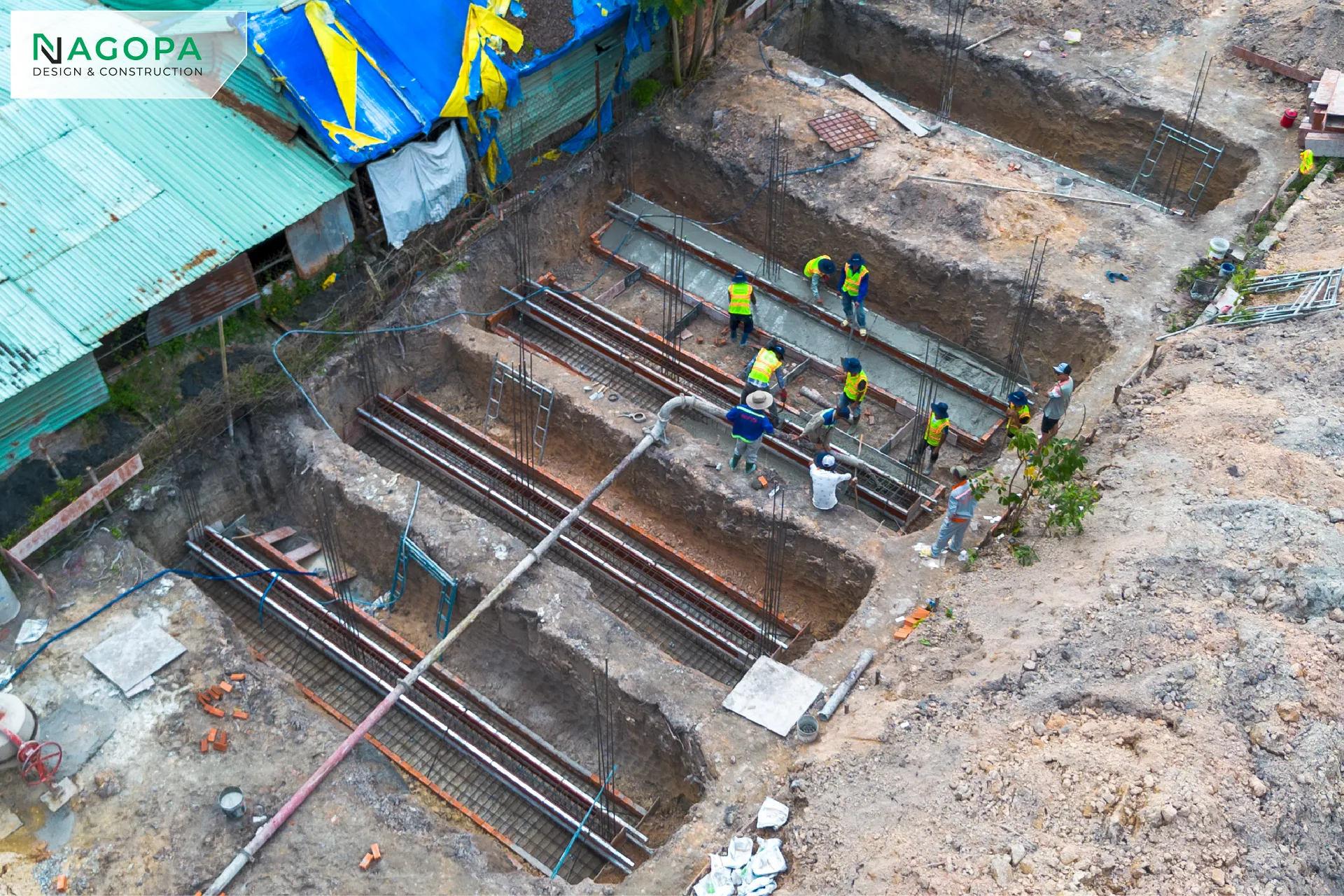Hình ảnh thi công đổ bê tông móng băng nhà 2 tầng do NAGOPA thực hiện tại Bắc Tân Uyên