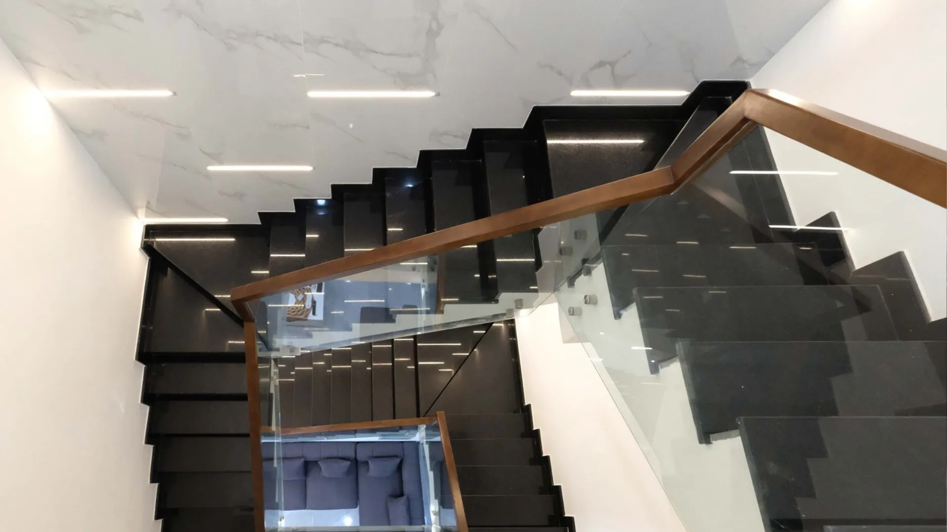 đá ốp cầu thang sử dụng granite đen campuchia