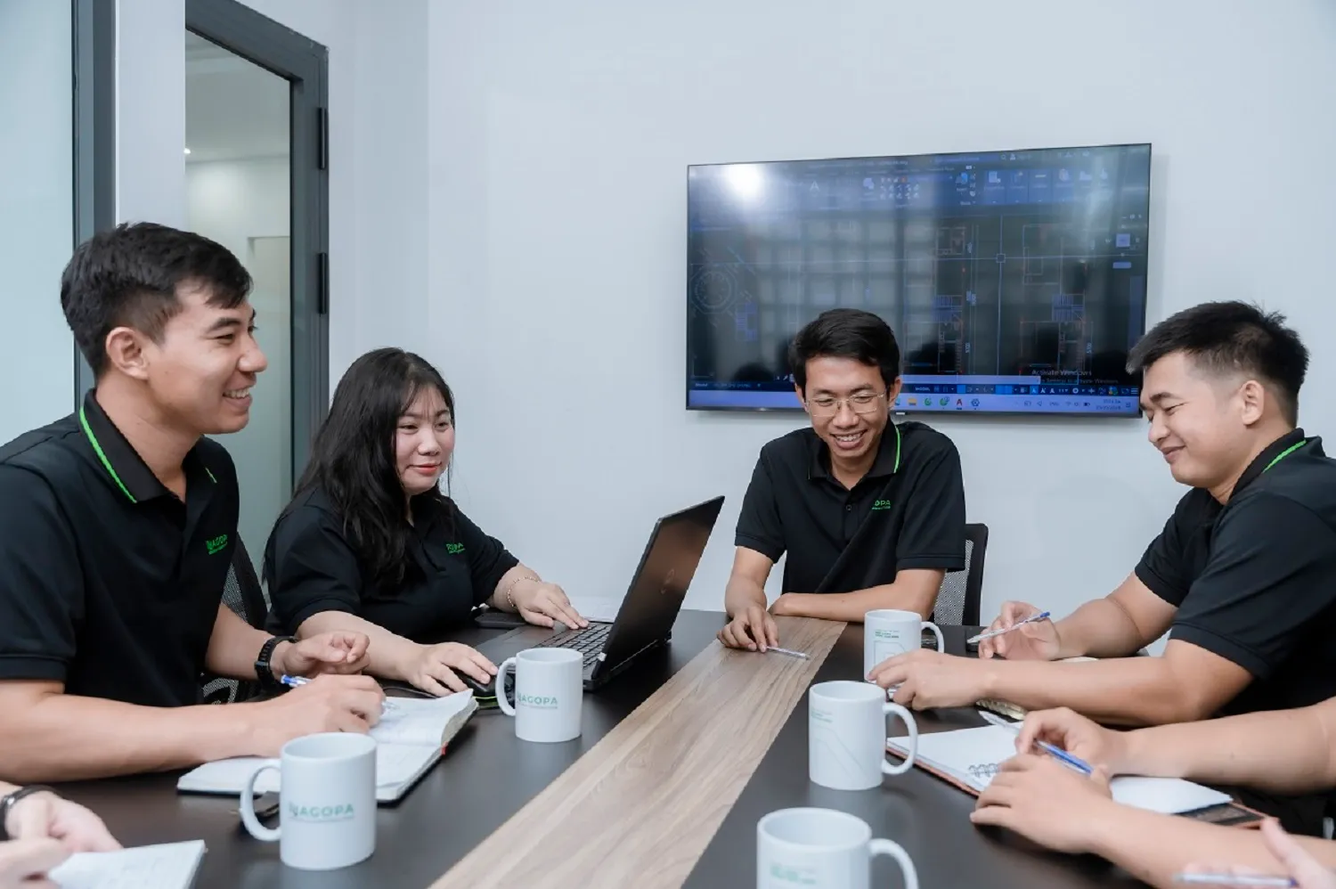 Ảnh họp trao đổi bản vẽ và quy trình thiết kế thi công của NAGOPA