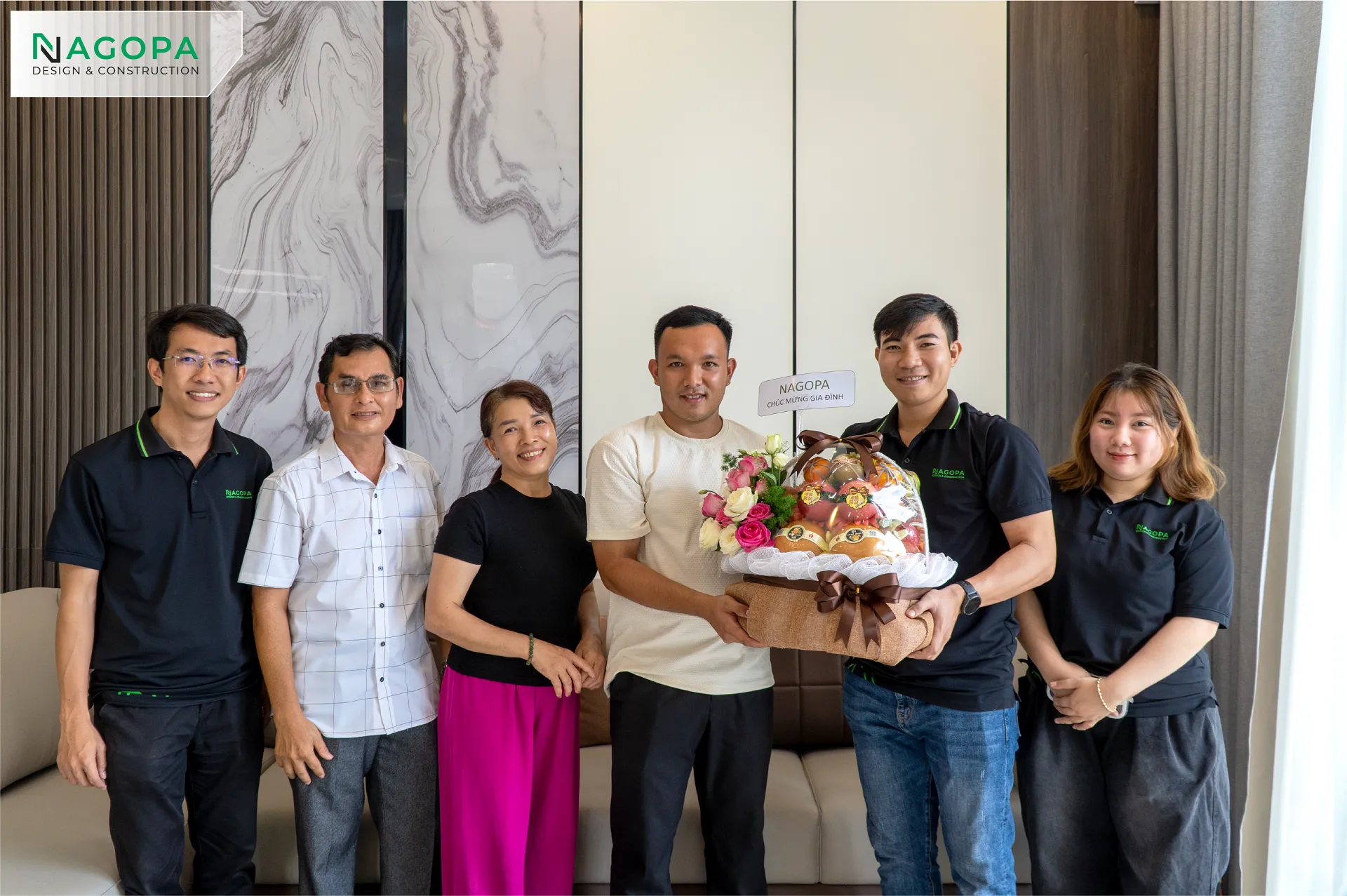 đội ngũ NAGOPA thăm hỏi chức mừng bàn giao nhà phucs house tại tân uyên