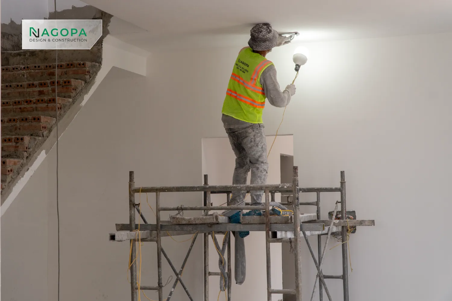 đội ngũ thi công nagopa thực hiện hạng mục sơn nước 1