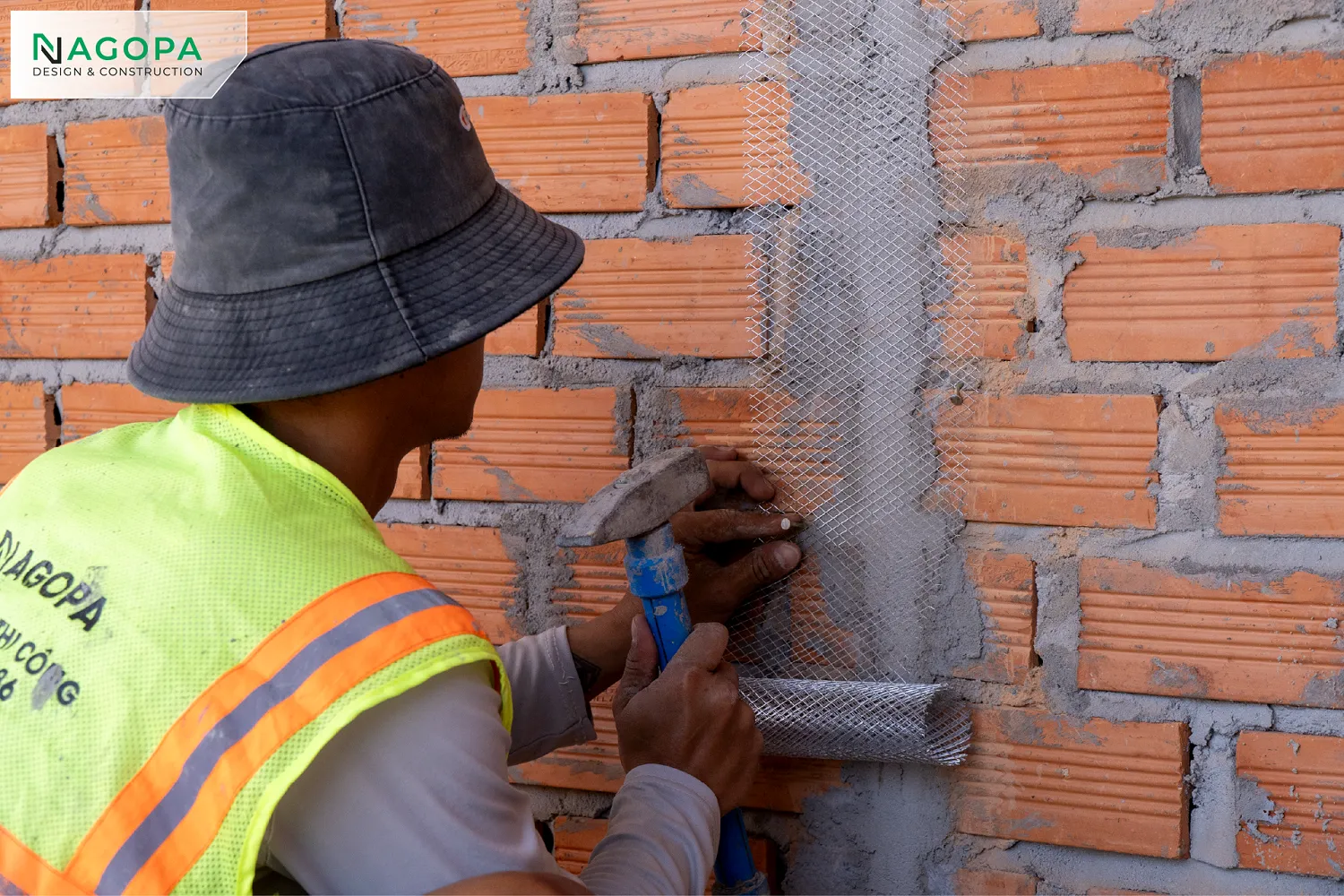 đóng lưới chống nứt tường