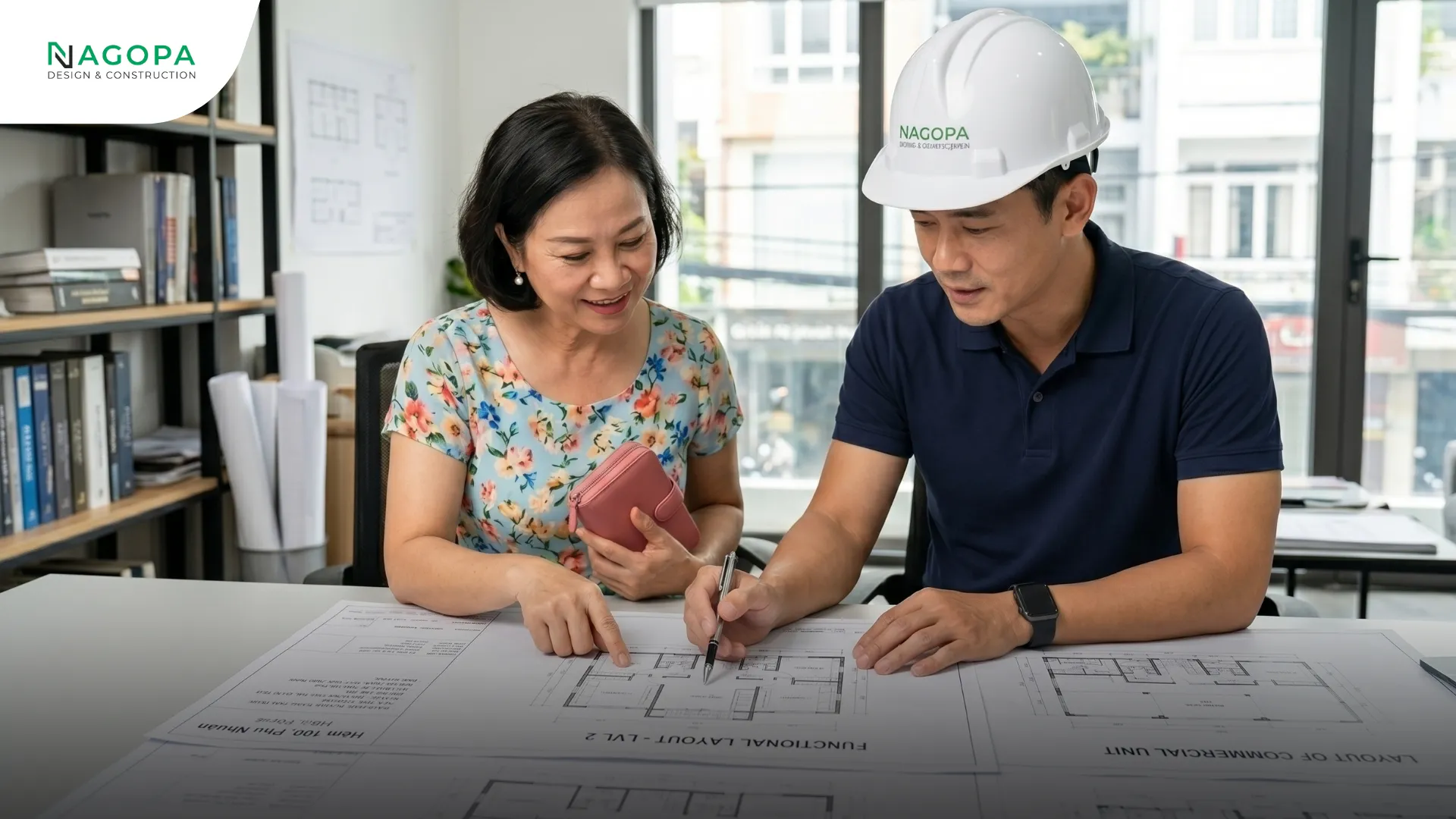 gia chủ cùng kiến trúc sư thiết kế thống nhất phương án mặt bằng