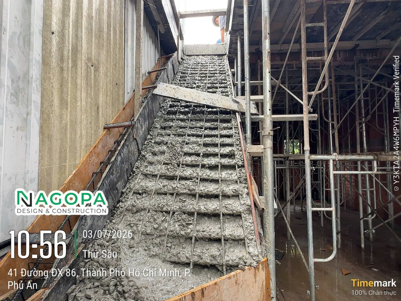đổ bê tông dầm sàn lầu 1 công trình V's house phường phú an 2