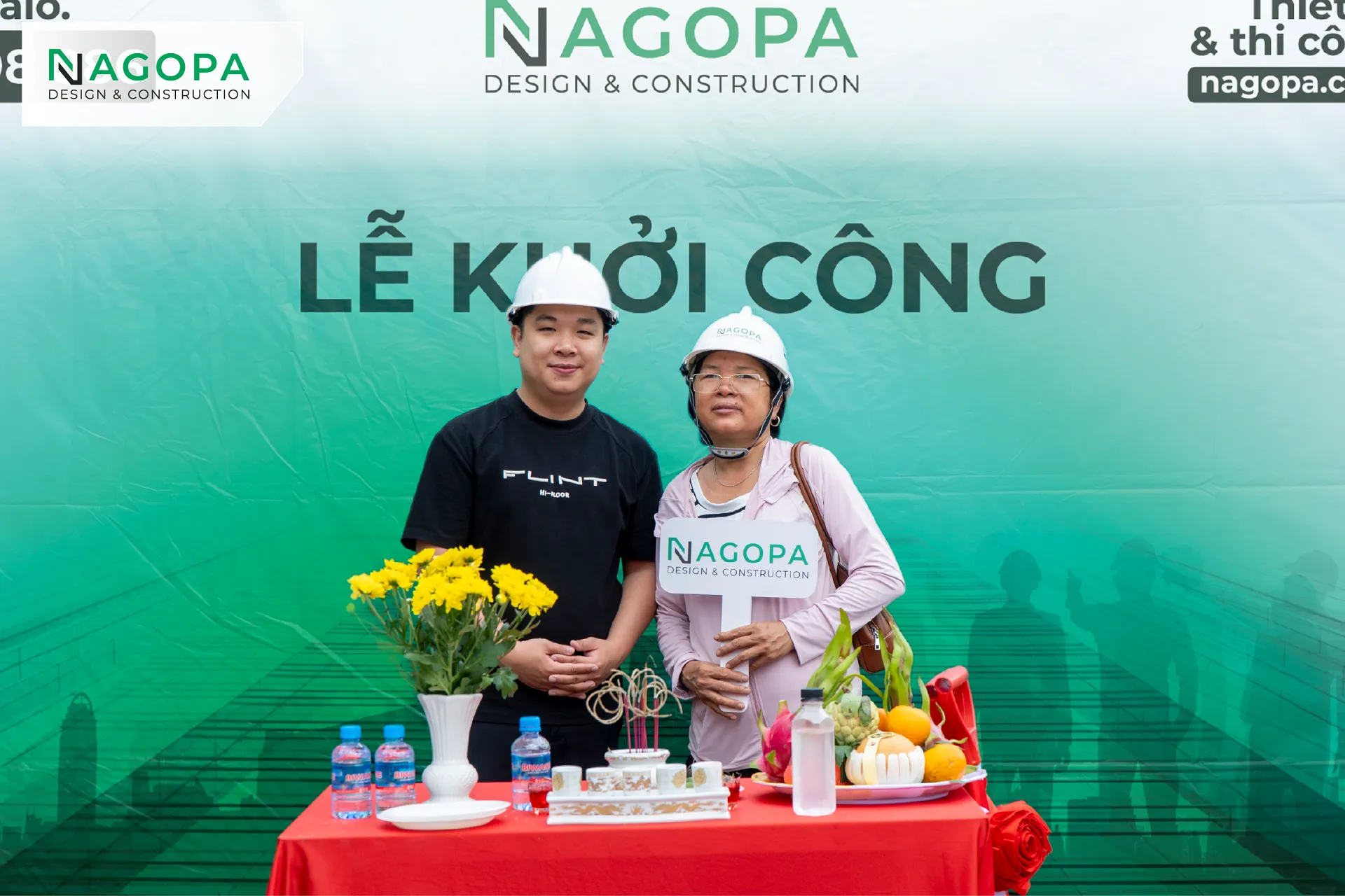 Niềm vui của gia đình tại lễ khởi công xây thô nhà phố D’s House