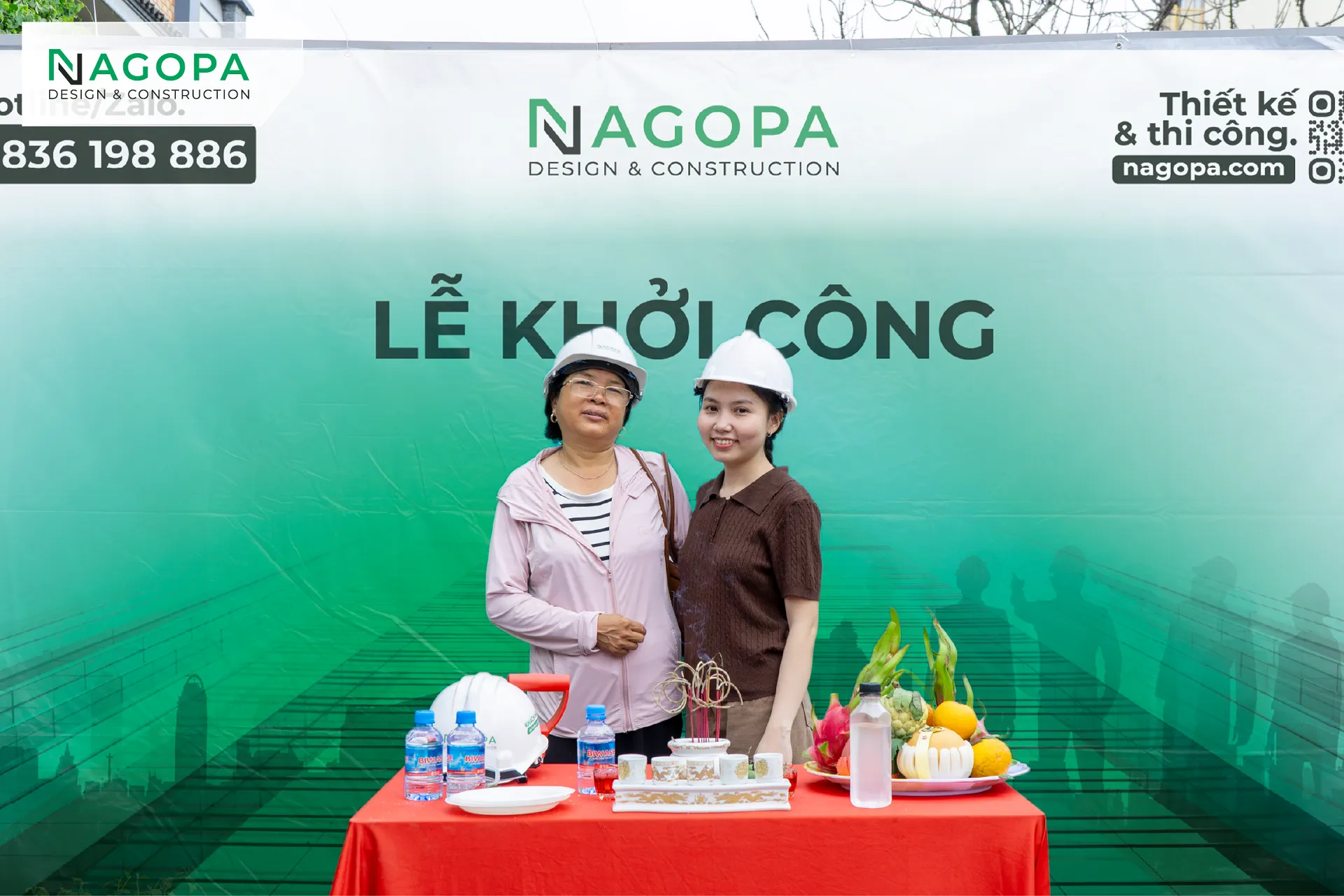 Niềm vui của gia đình tại lễ khởi công xây thô nhà phố D’s House