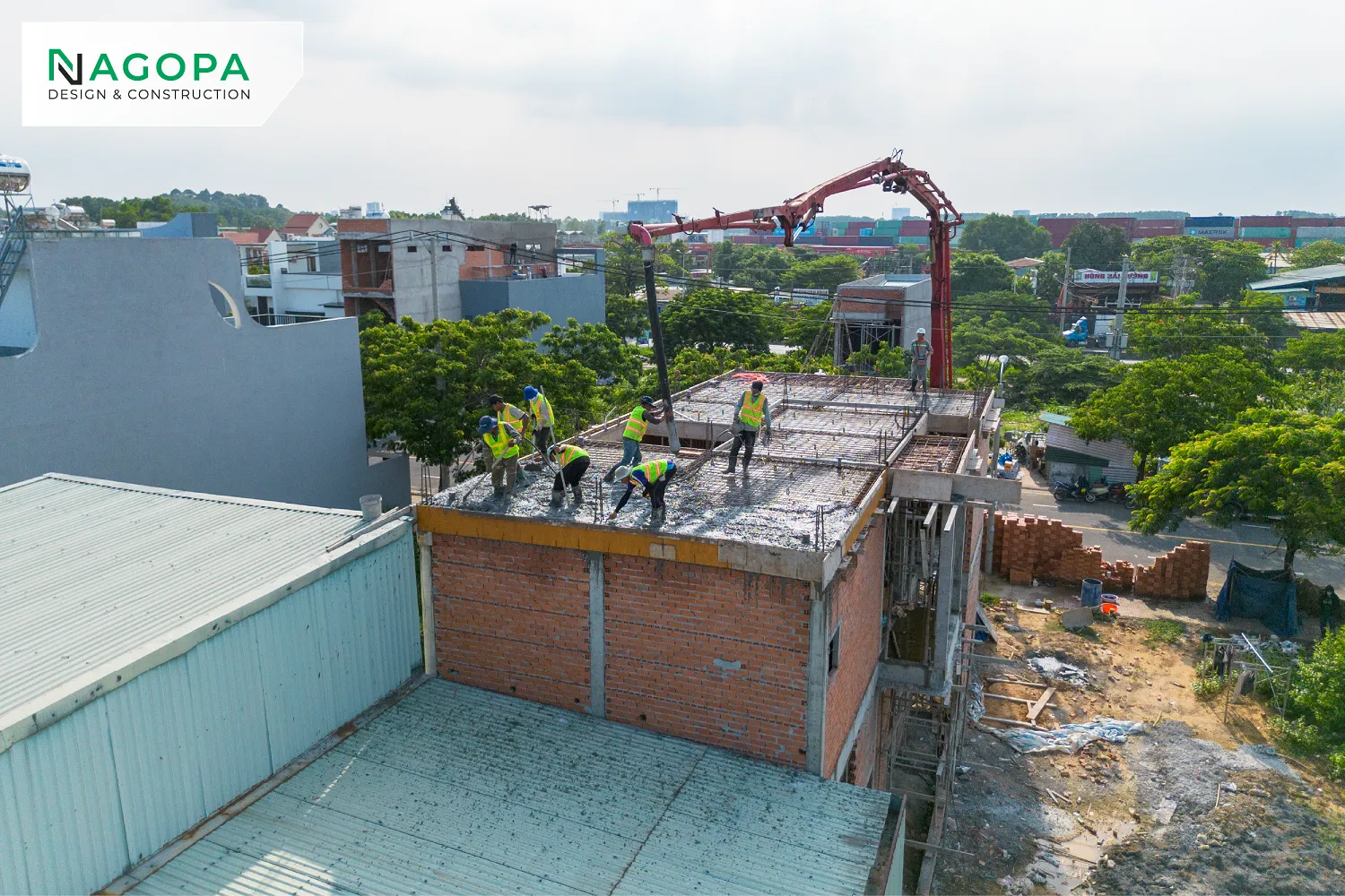 thi công đổ bê tông dầm sàn lầu 2 công trình KL house phường đông hòa 3