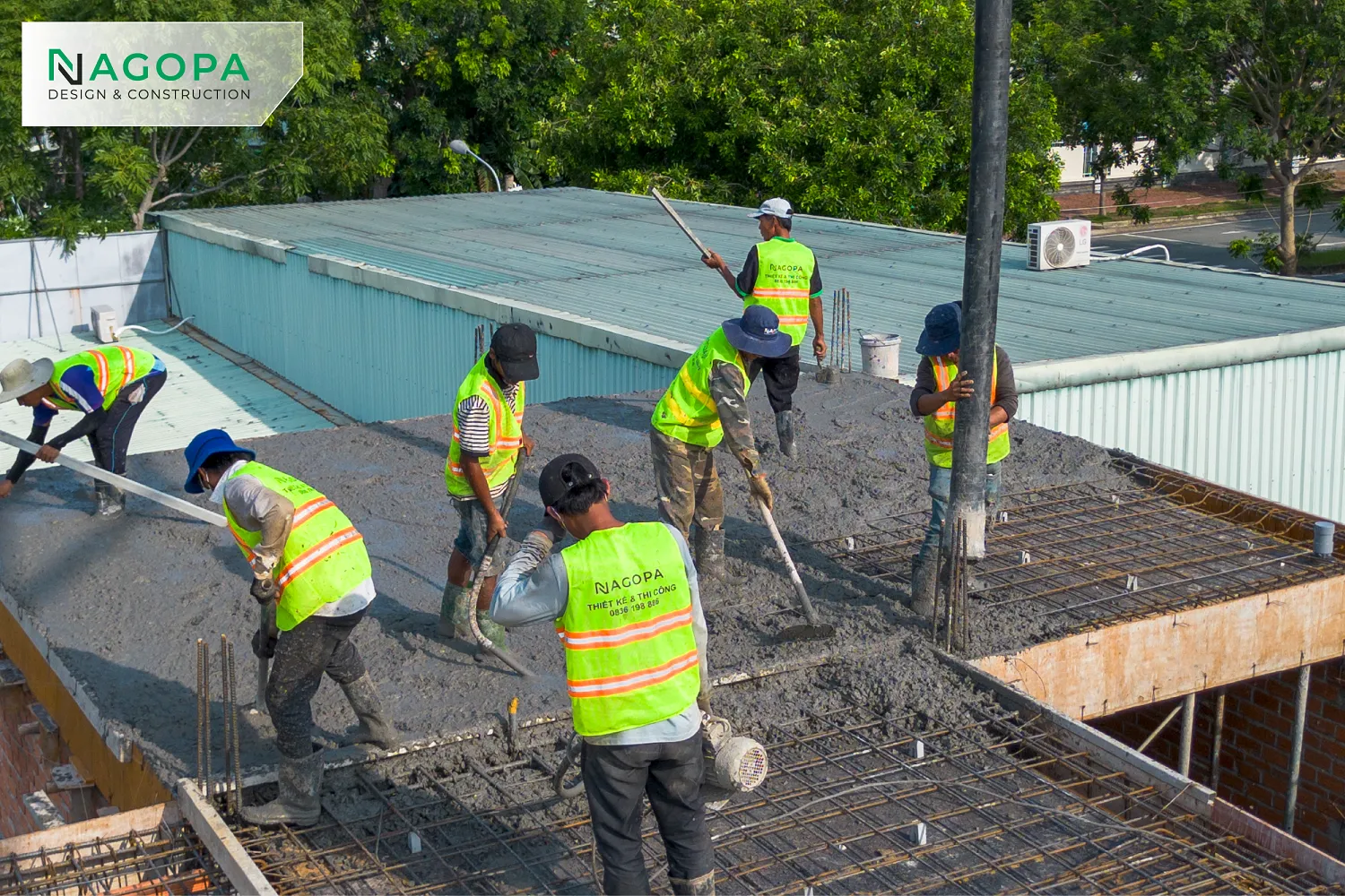 thi công đổ bê tông dầm sàn lầu 2 công trình KL house phường đông hòa 5
