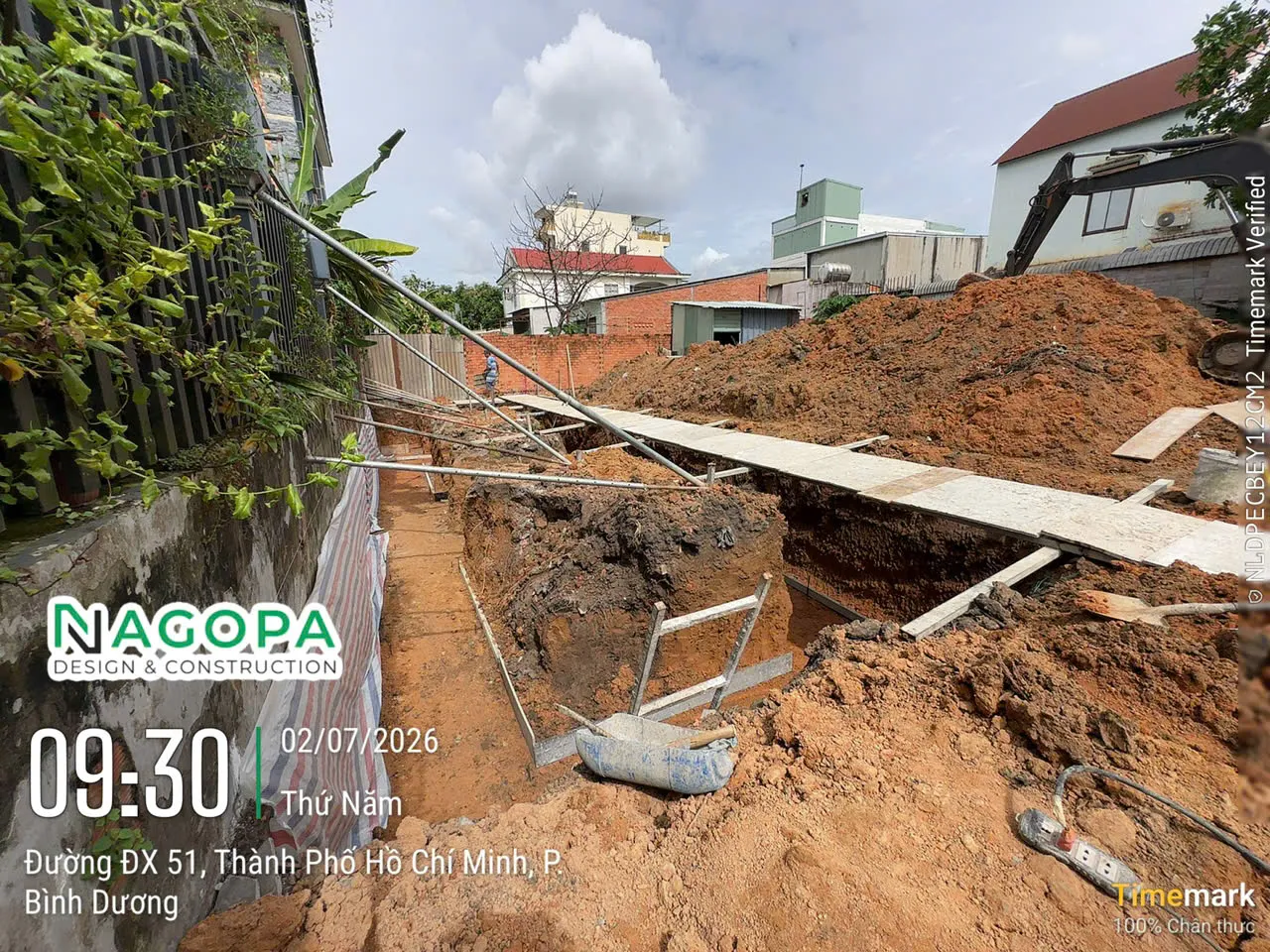 Đào móng nhà D's House Phường Bình Dương