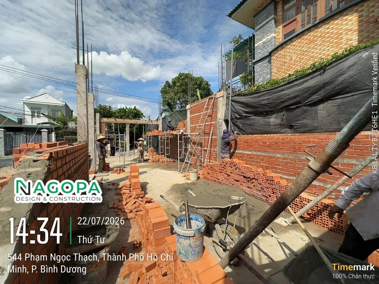 thi công xây tường bao che tầng trệt công trình D's House Phường Bình Dương 1