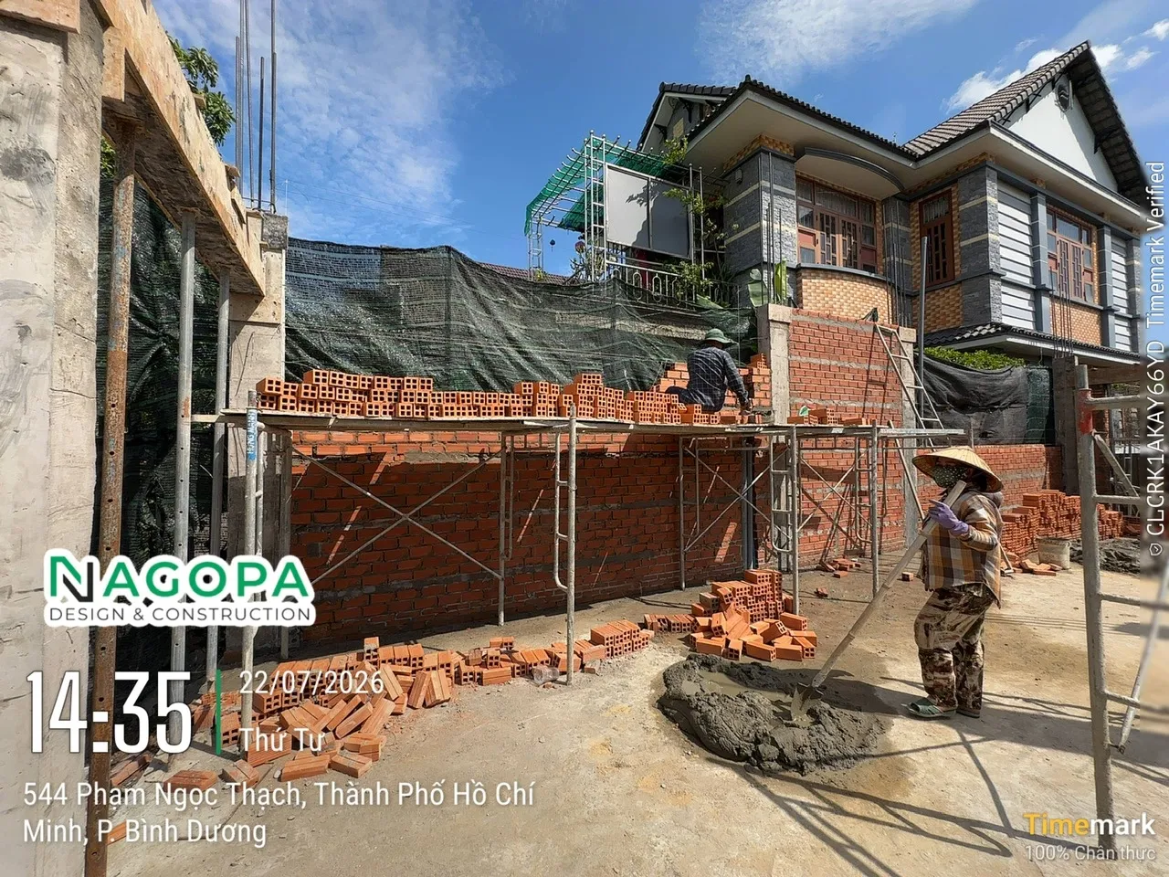 thi công xây tường bao che tầng trệt công trình D's House Phường Bình Dương 2
