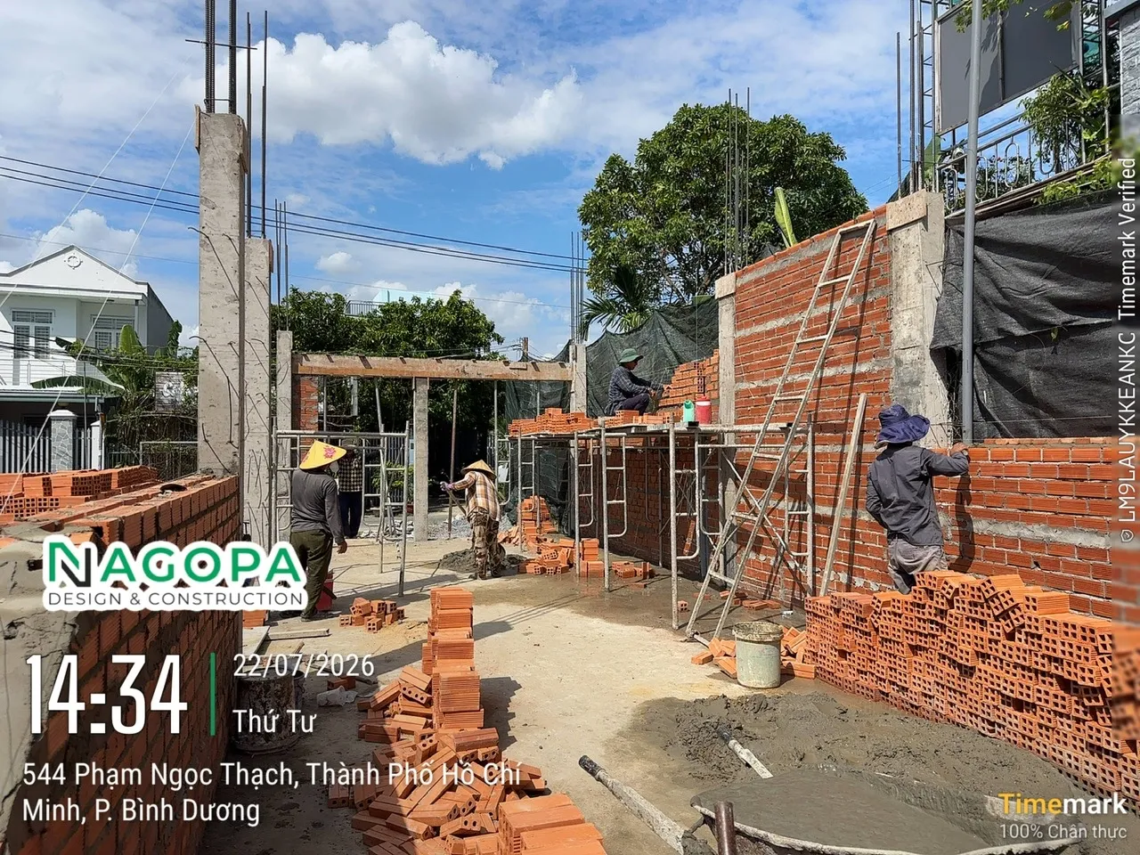 thi công xây tường bao che tầng trệt công trình D's House Phường Bình Dương