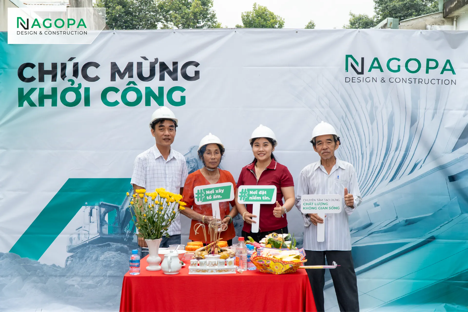 Gia đình chủ đầu tư TT's House tham gia lễ khởi công