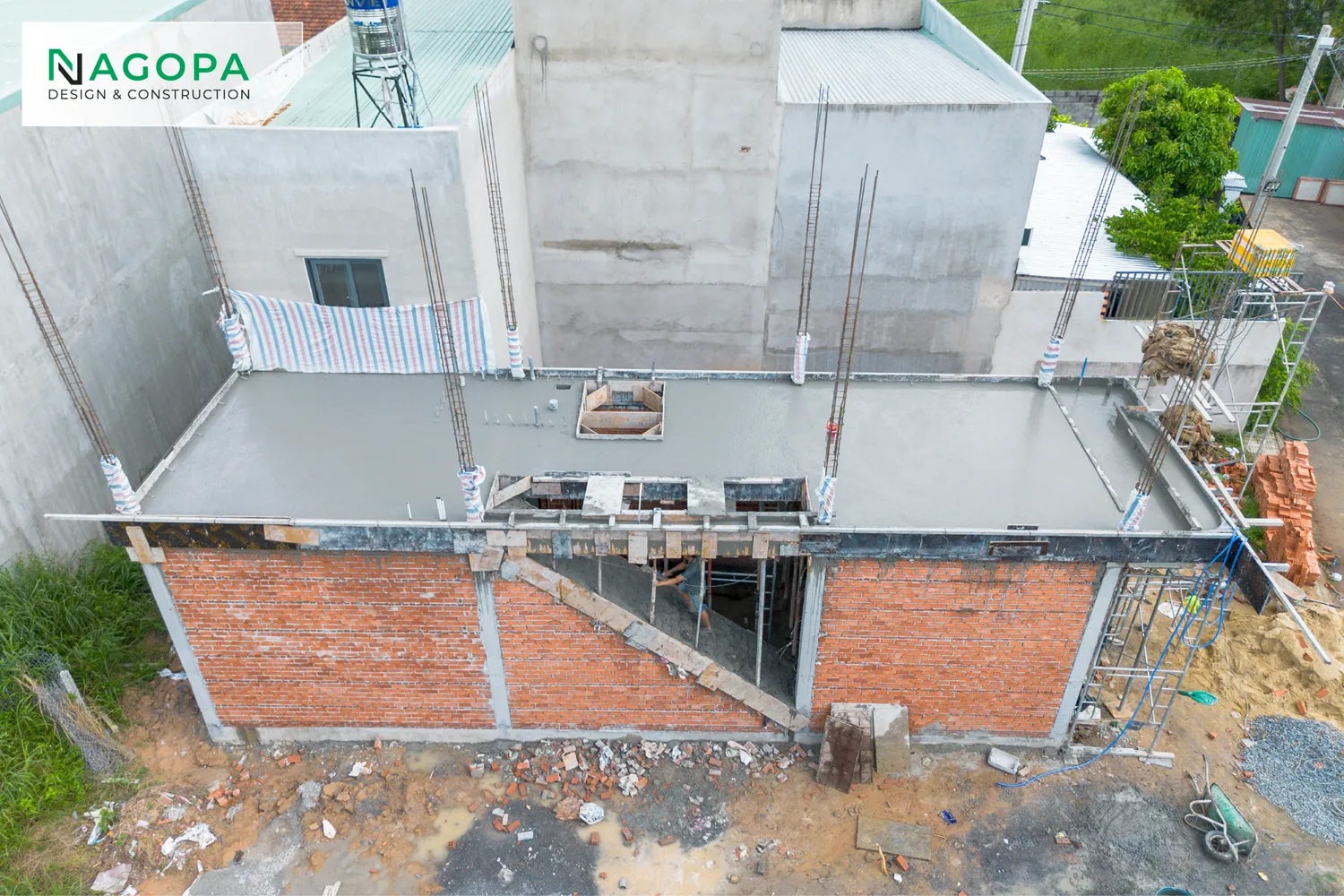 thi công đổ bê tông dầm sàn lầu 1 HH's House tại Phường Chánh Hiệp 5