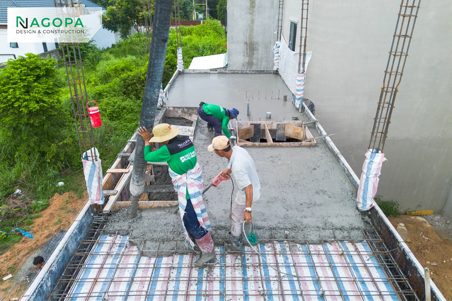 thi công đổ bê tông dầm sàn lầu 1 HH's House tại Phường Chánh Hiệp